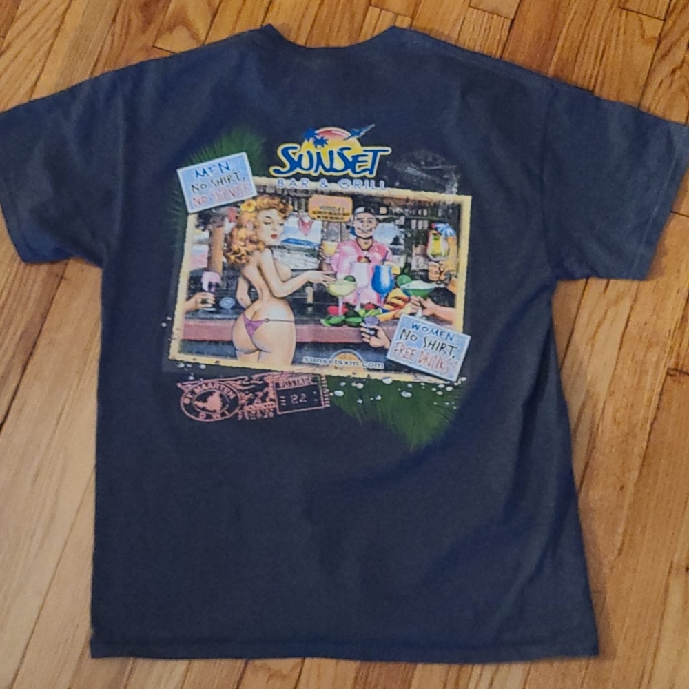 Graphic T shirt Large